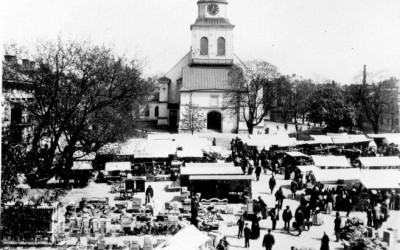 Marknadsdag på Tyska torget 1895